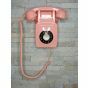 Roze retro muur telefoon met jaren '70 design- 746WALLPUSHPIN- van GPO RETRO